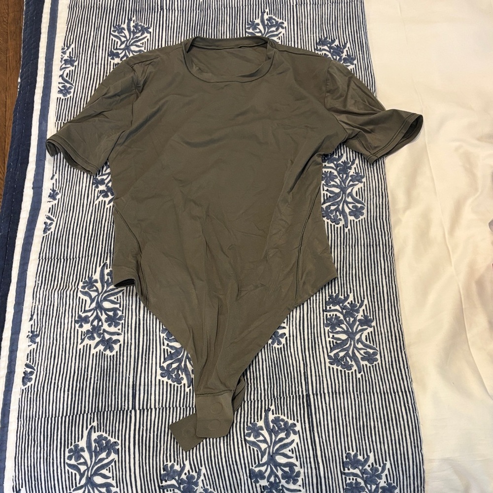 Lululemon Athletica army green Short Sleeve Bodysuit - perfect for safari